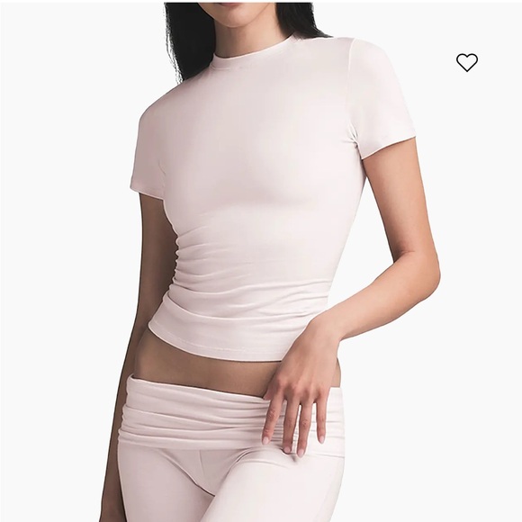 SKIMS Tops - SKIMS Cotton Jersey T Shirt in Barely Pink size Large. NOT THE CROPPED!